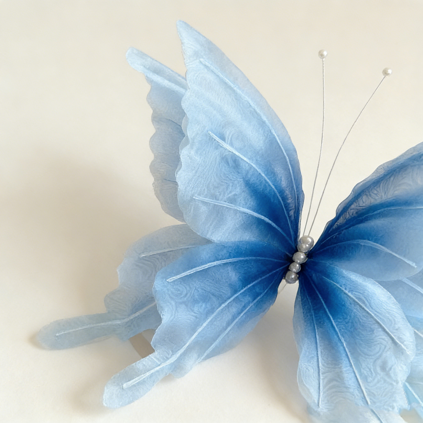 Bomng Delicate Blue Drift Art Accent