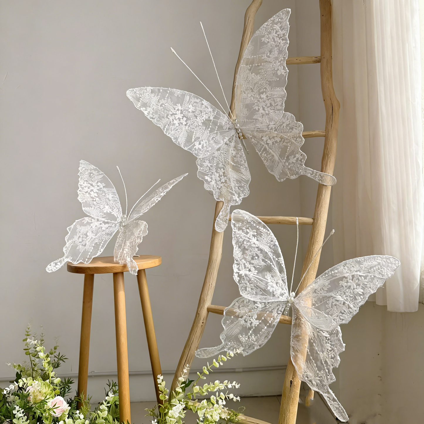 Bomng Velvet Wing Lace Art Accent