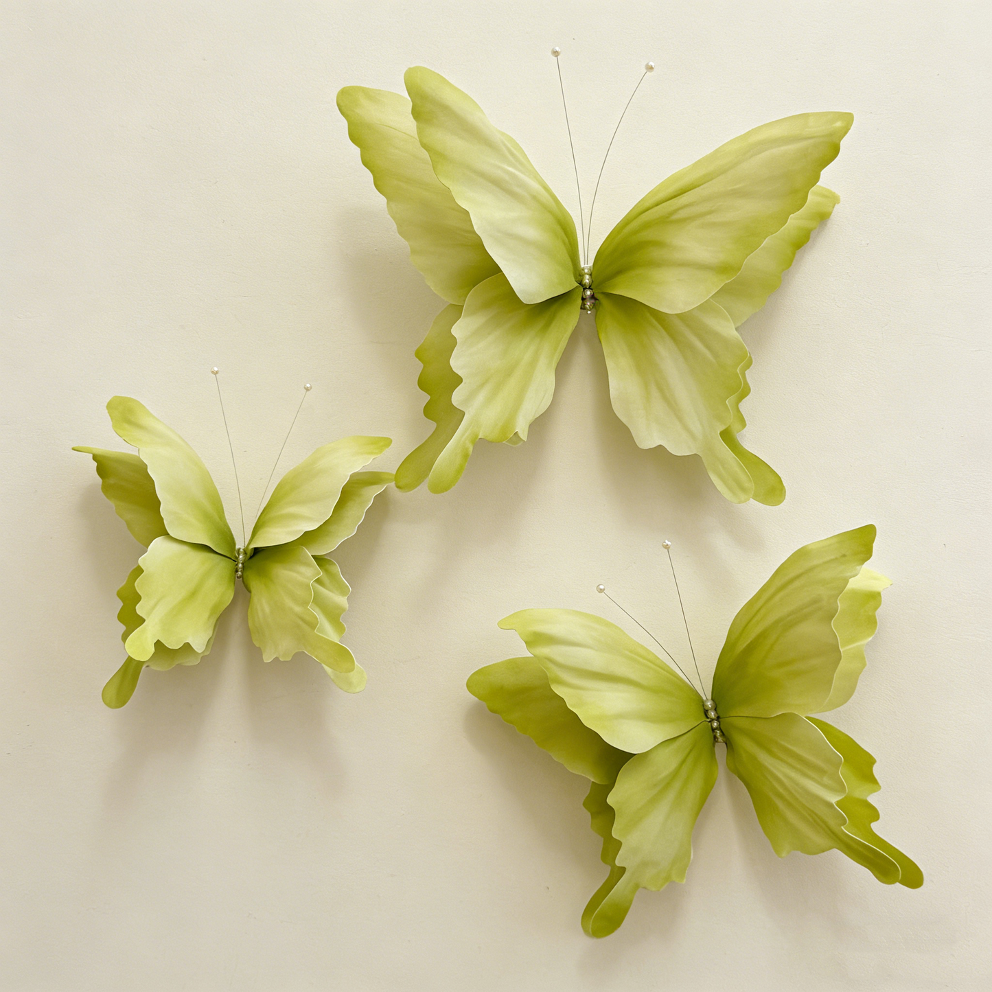 Bomng Ethereal Flutter Art Accent
