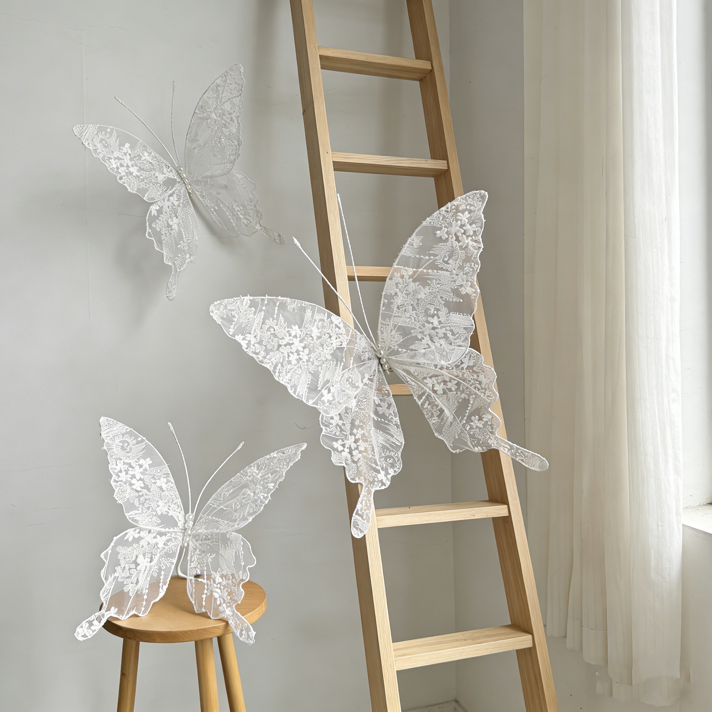 Bomng Velvet Wing Lace Art Accent
