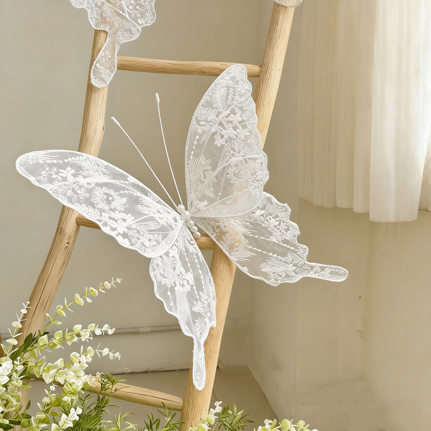 Bomng Velvet Wing Lace Art Accent